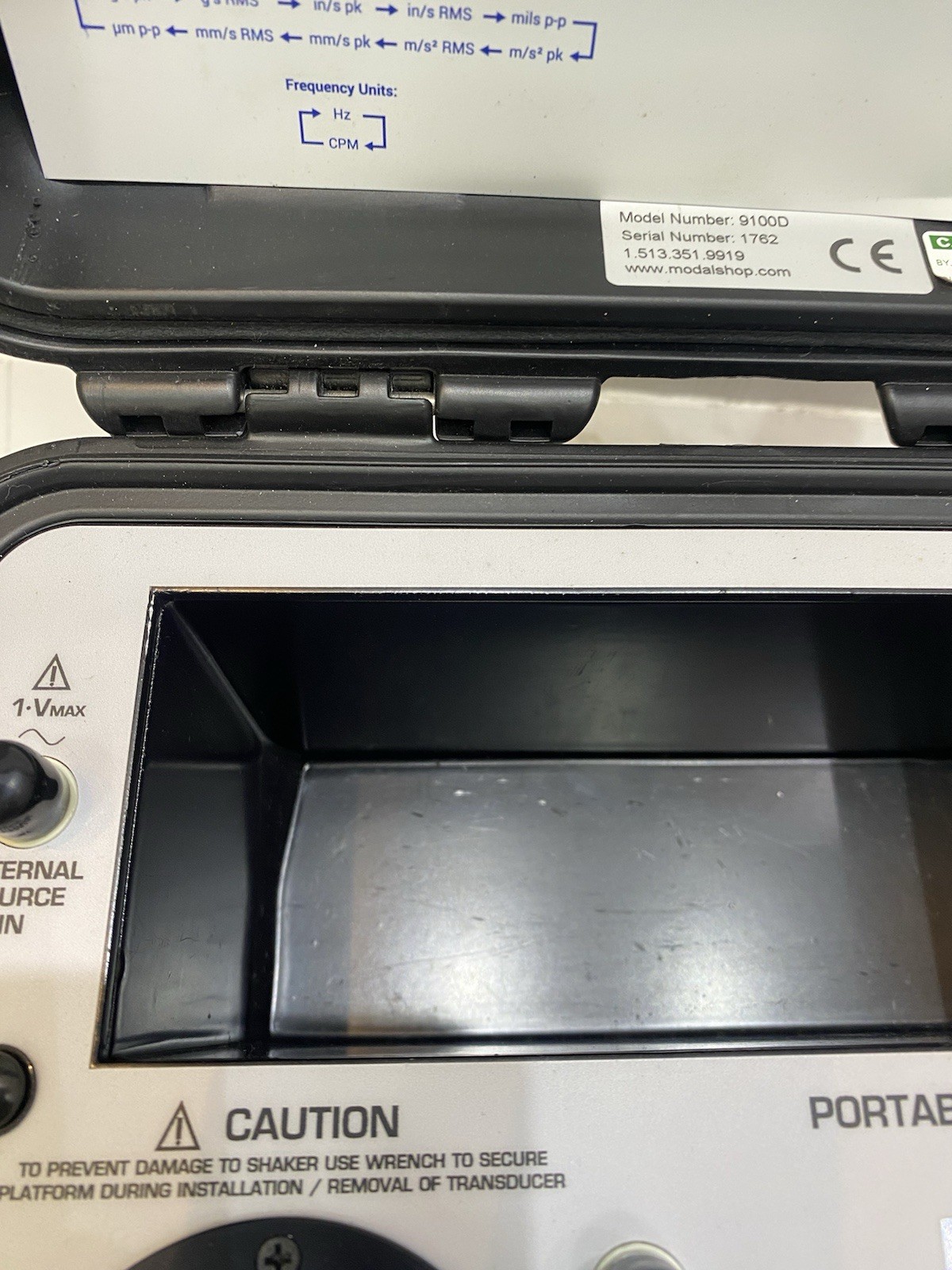 THE MODAL SHOP 9100D Portable Vibration Calibrator