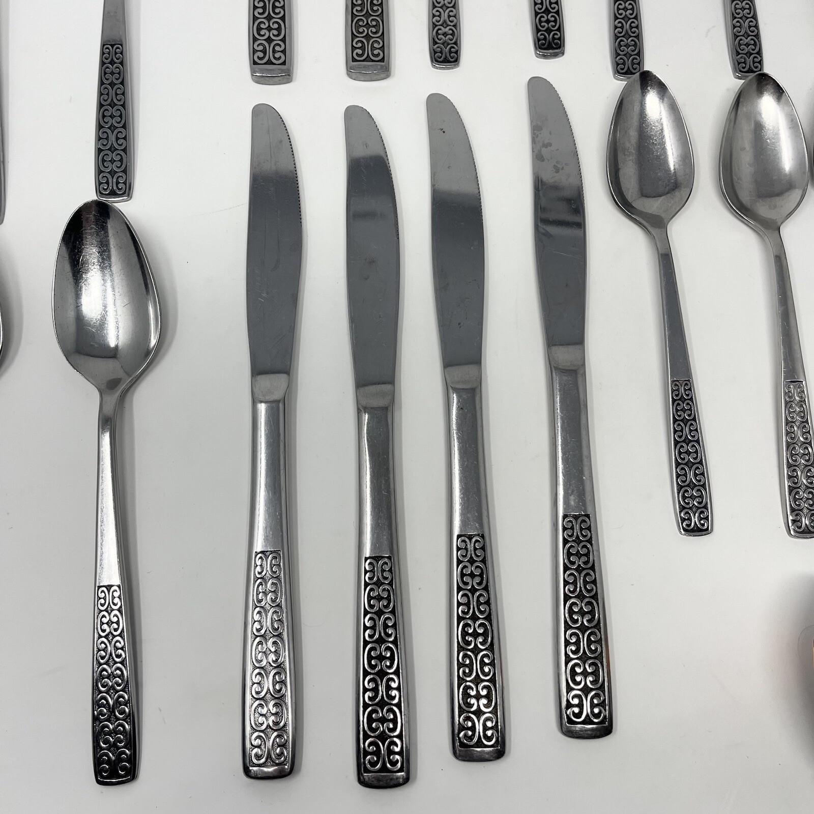 30 PC Stainless "Serenata" Flatware Set by International Silverware Fork Spoon