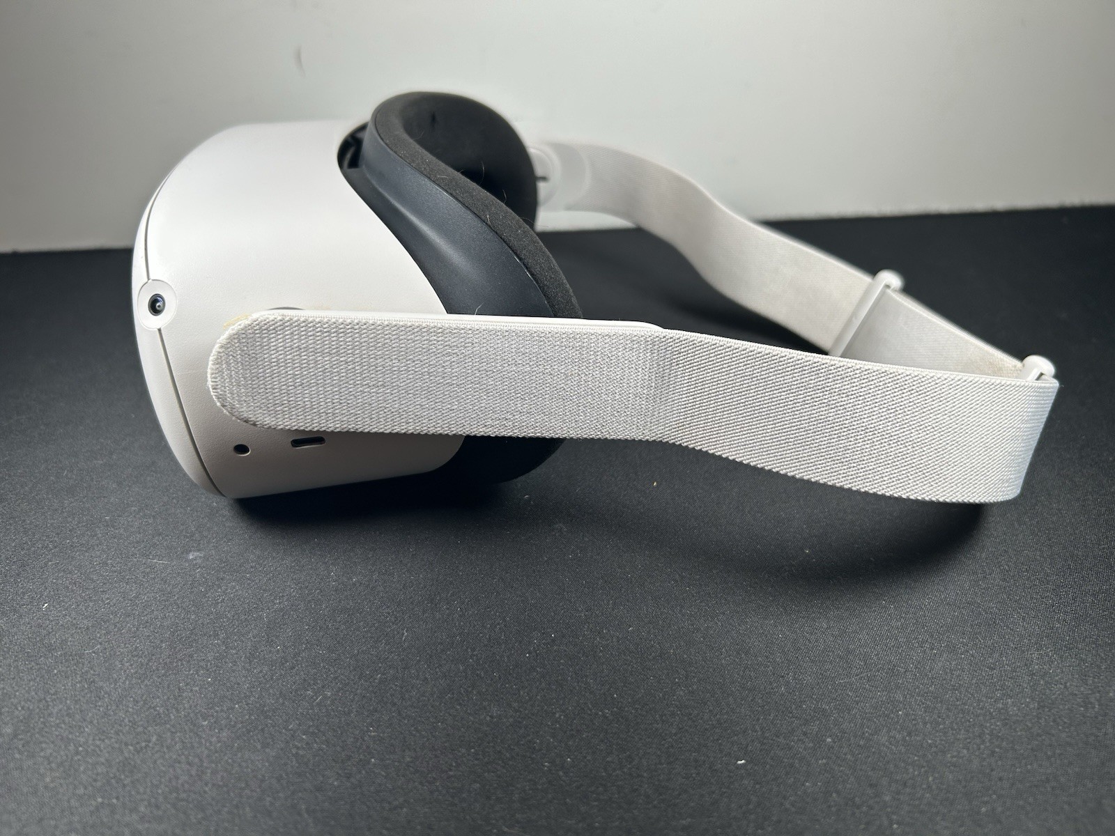 Oculus Quest 2 (128GB) Virtual Reality Headset - No Controllers, Not Tested