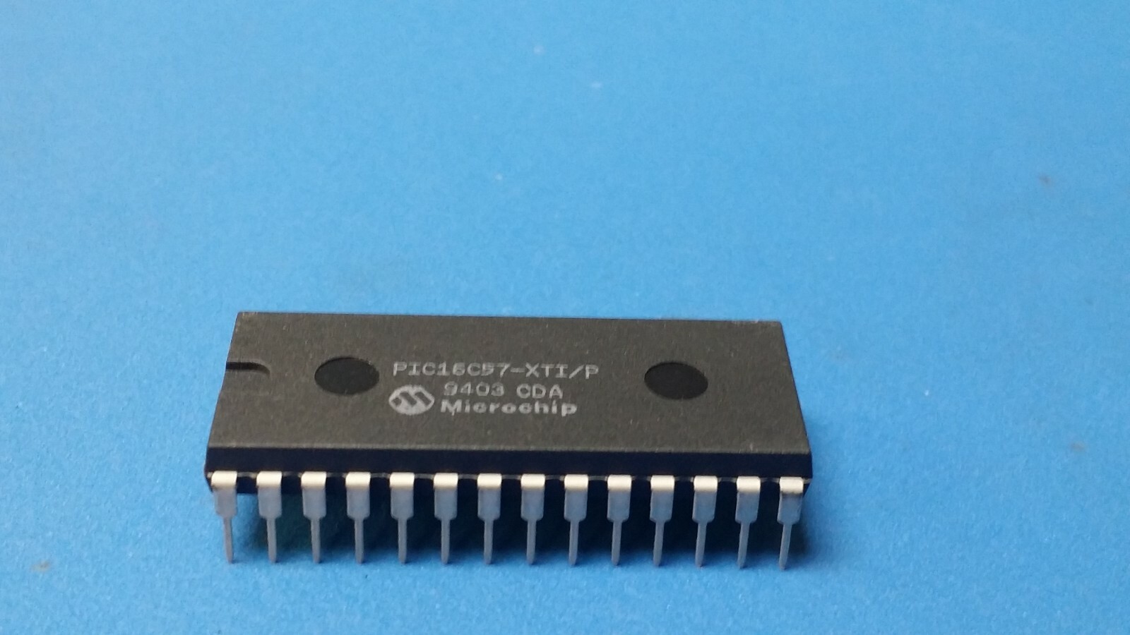(1 PC) PIC16C57-XTI/P MICROCHIP IC MCU 8BIT 3KB OTP 28DIP