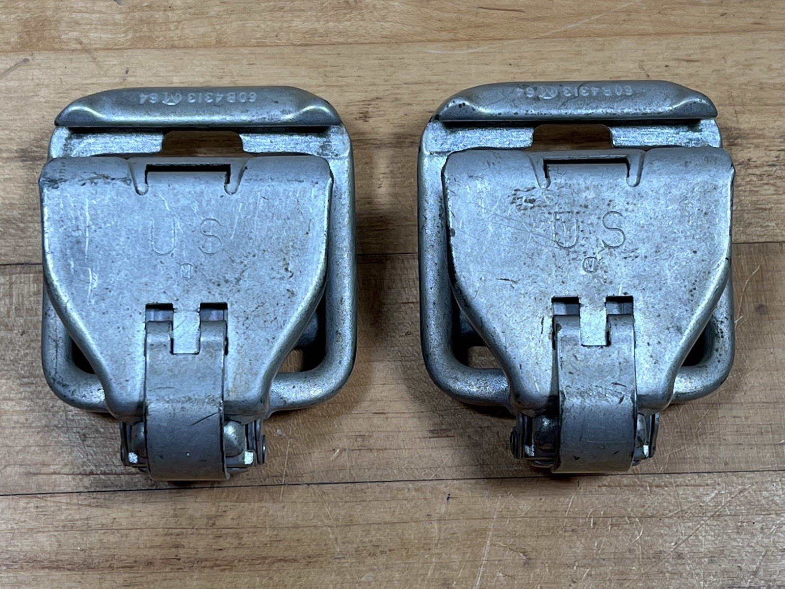 VINTAGE 1964 USAF CAPEWELL PARACHUTE HARNESS RISER QUICK RELEASE FITTING BUCKLES