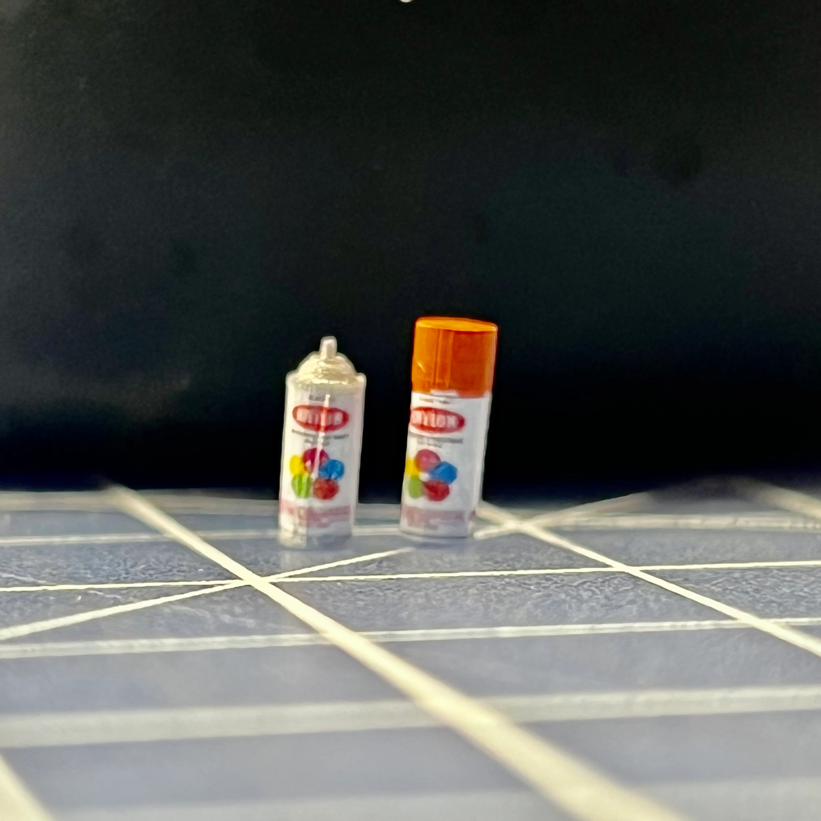 Set of 6 Spray Paint Cans with Decals for Diorama 1/24 1/25