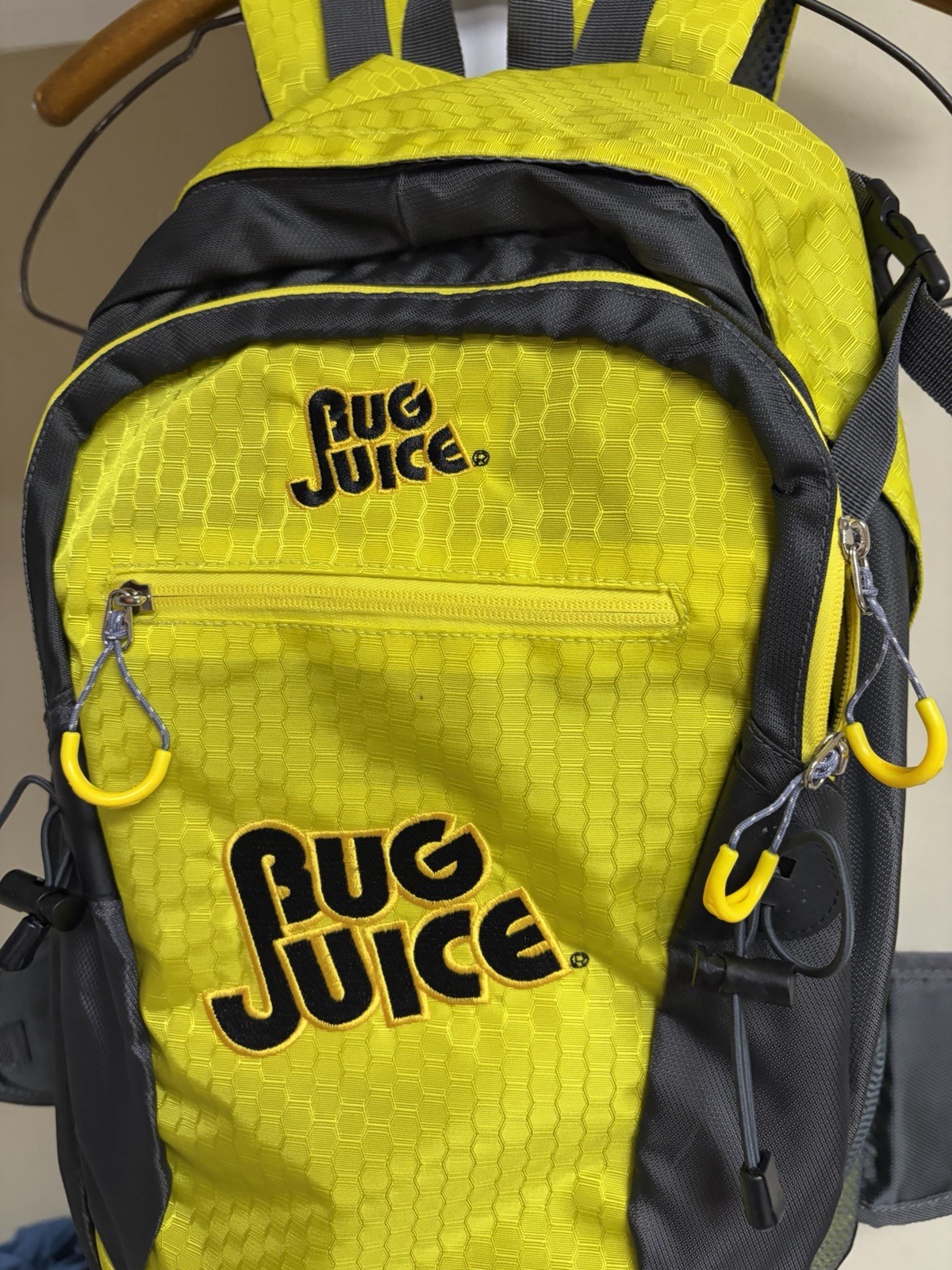 NWOT Bug Juice Backpack Yellow Gray Hiking Adjustable Straps Multiple Pockets