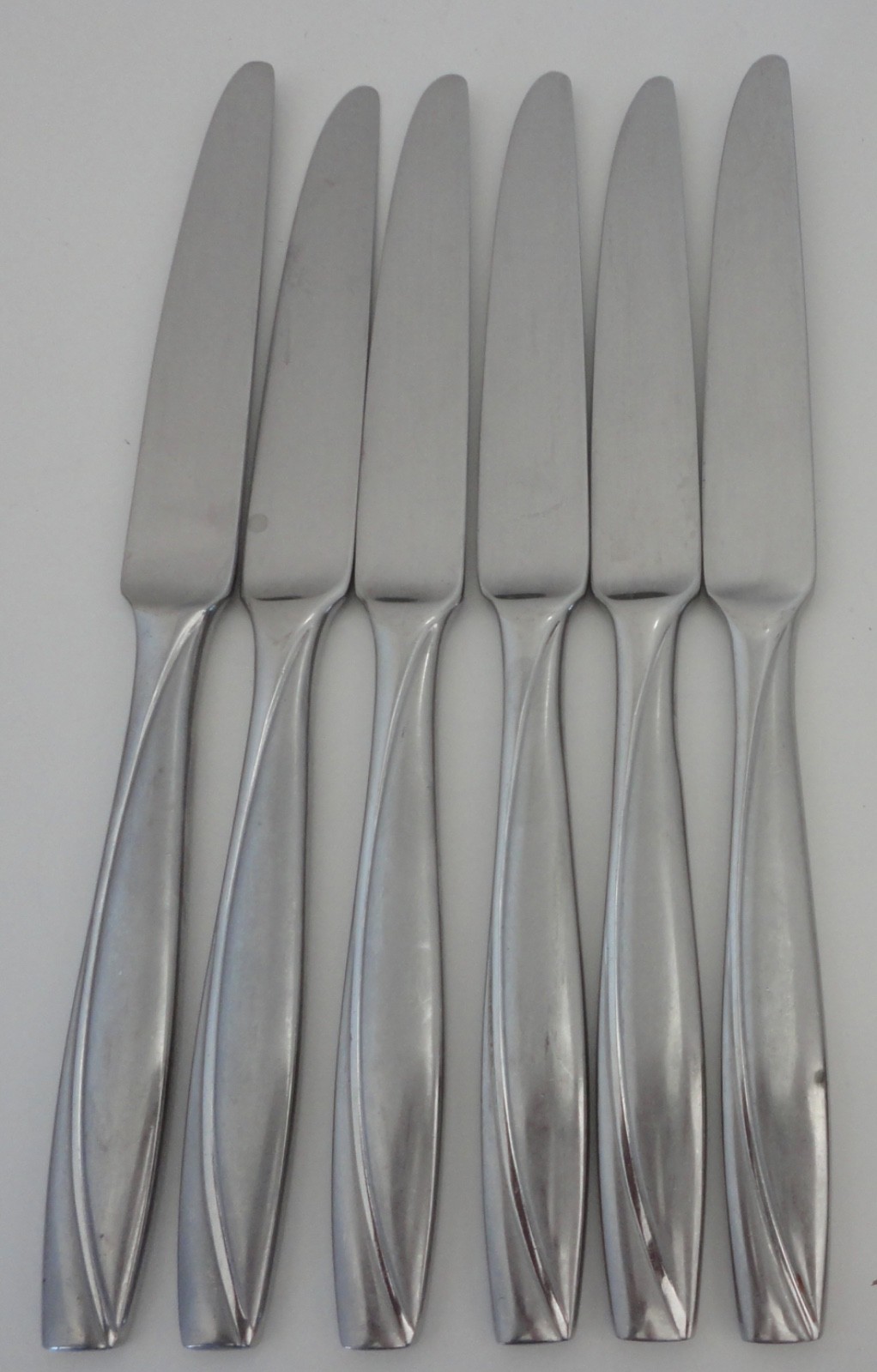 Set of 6 Oneida Camlynn Cleo Place Knives Stainless  18/10