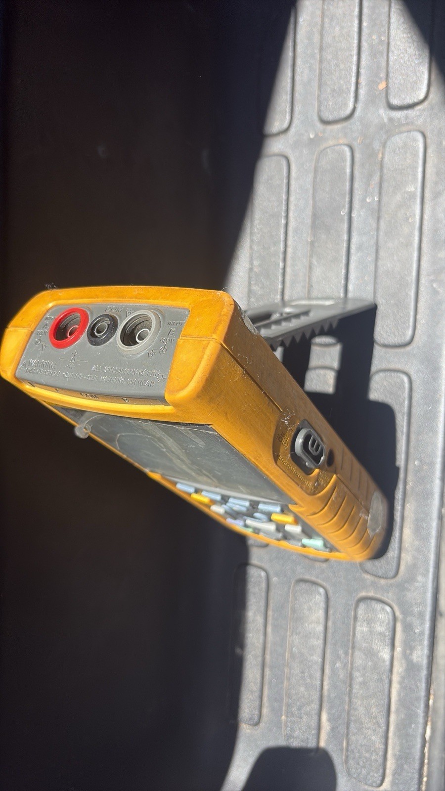 Fluke 123 Industrial ScopeMeter 20 MHz 2-Ch 25 MS/s 8-bit Handheld