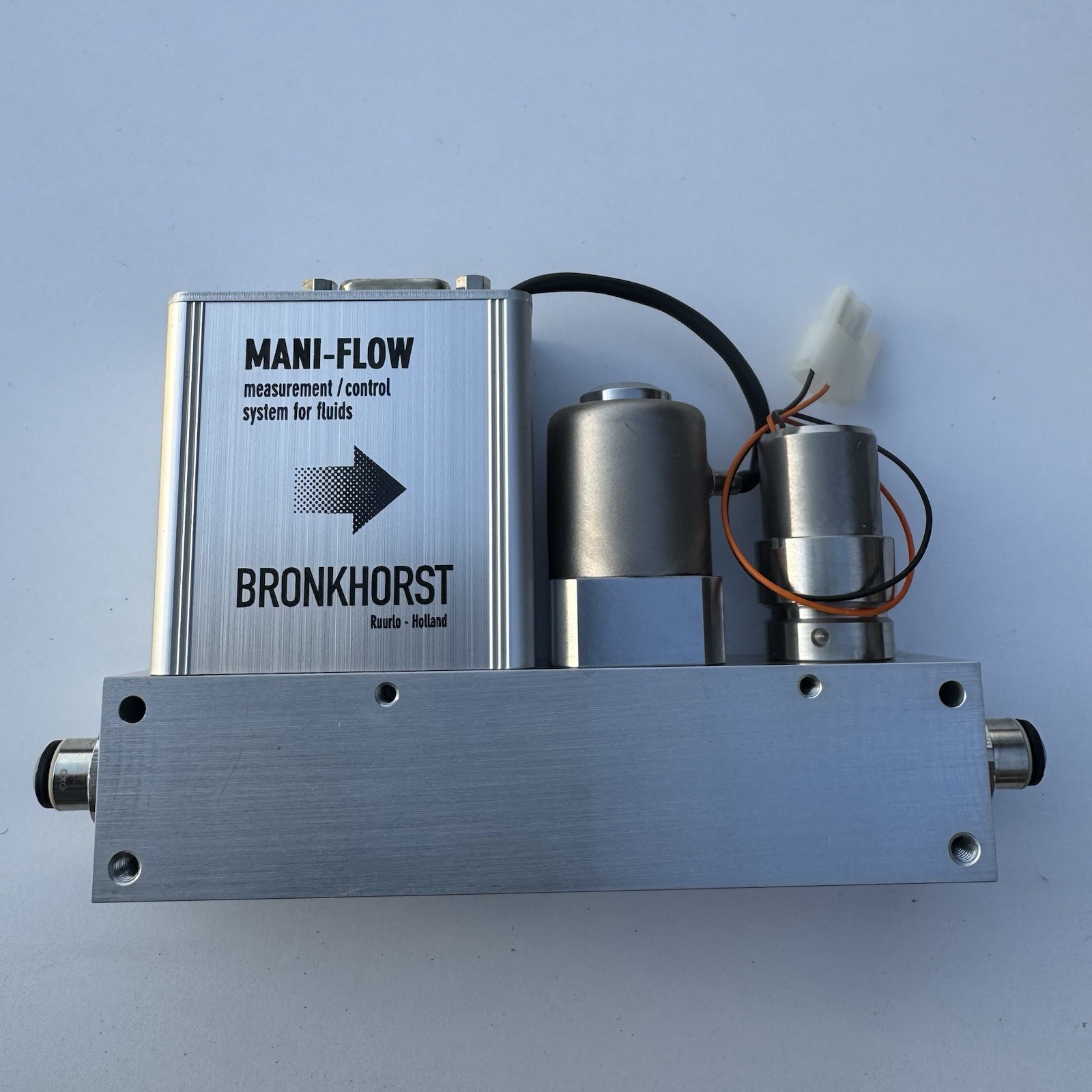 Bronkhorst THE-002F Mani-Flow Mass Flow Controller 200 ml/min N2 24V