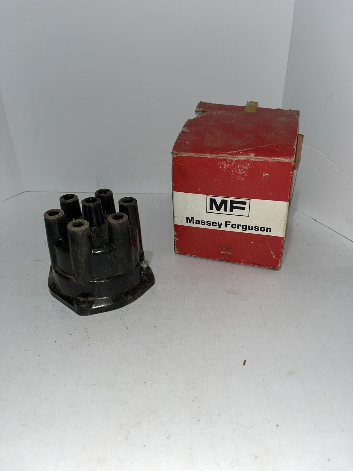 Distributor Cap 6cyl Delco Massey Ferguson 1033100M91 NOS