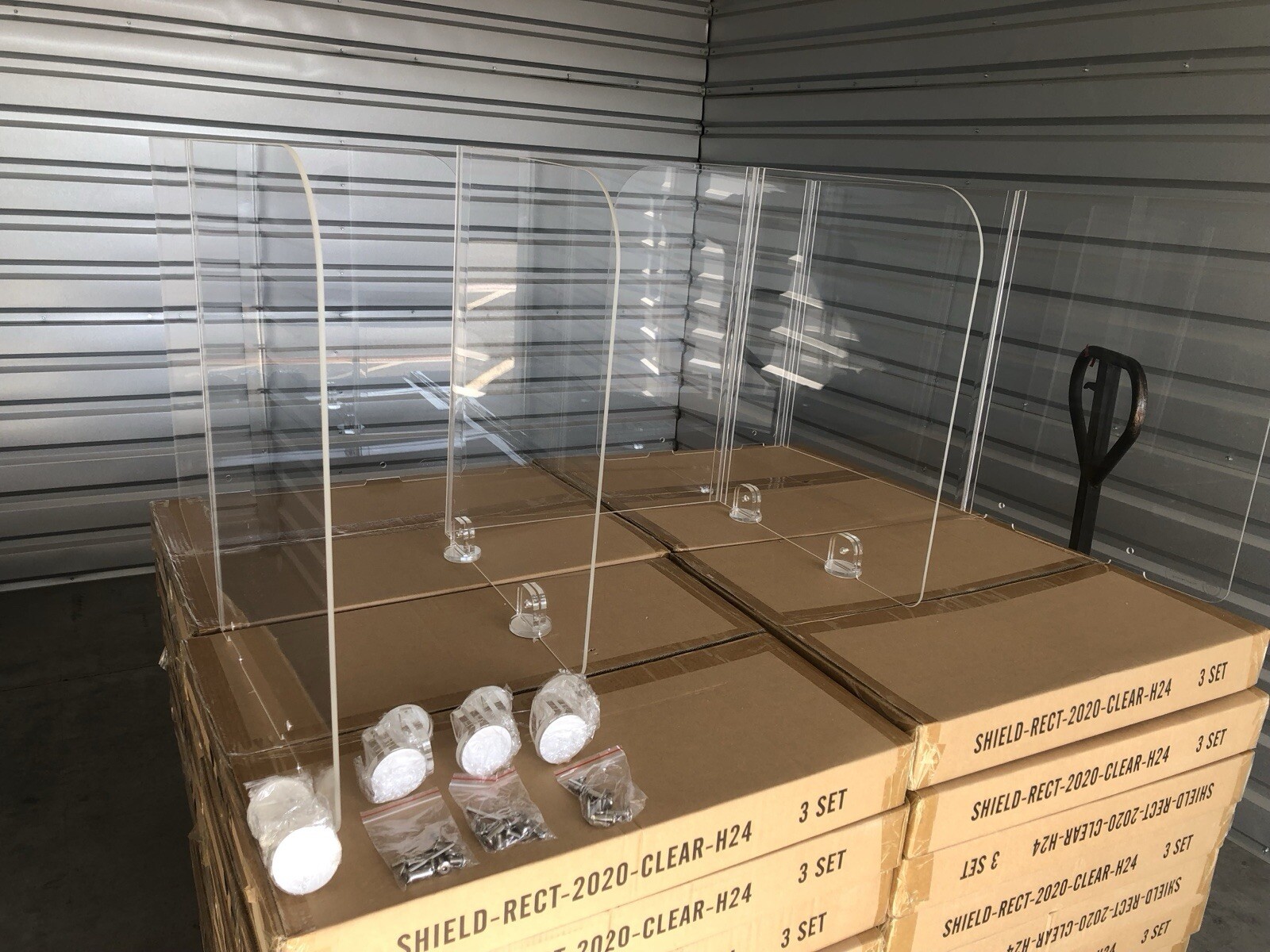 NEW IN-BOX DESK PPE OFFICE PLEXIGLASS 3 TRIFOLD SHIELDS 24” TALL x 20x20x20”