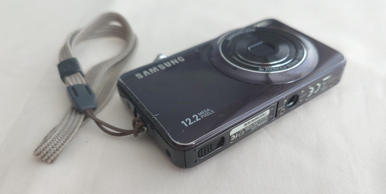 Samsung ST50 12.2MP Digital Compact Camera, With Charging Cable - Working Order