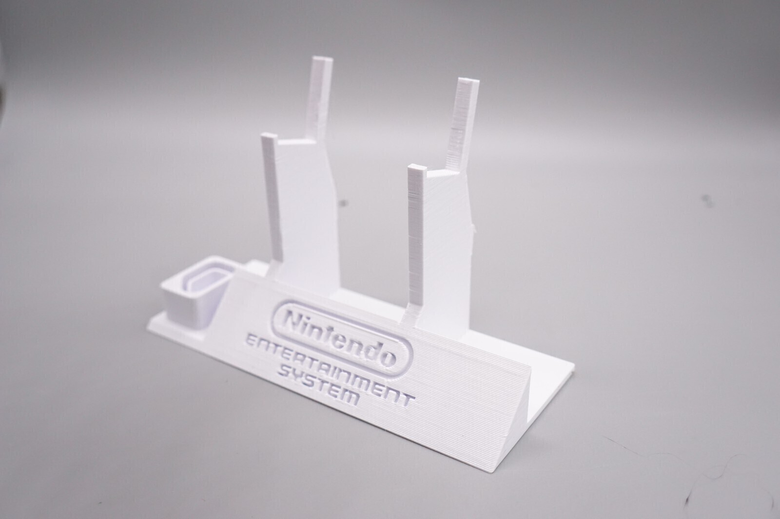 Controller Holder Display for NES Nintendo Entertainment Sys Controllers *White*