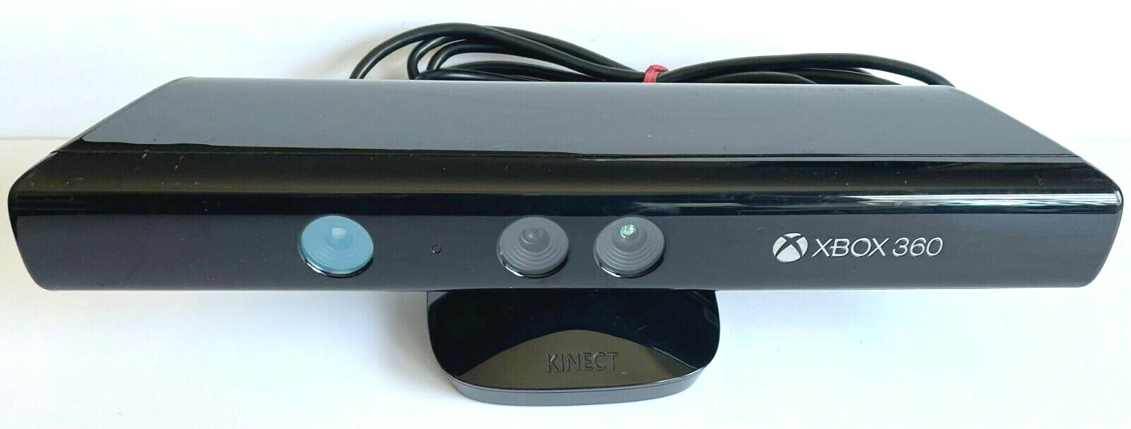XBOX 360 CONSOLE + 2 CONTROLLERS, CHARGER, KINNECT, POWER, HDMI CABLES & 3 GAMES