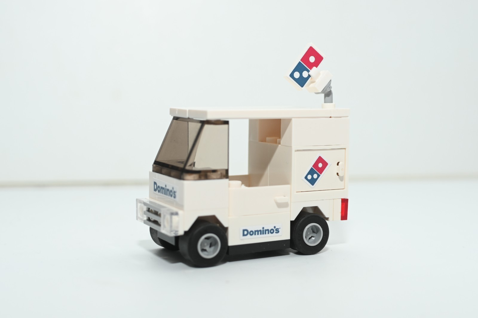 Mini Food Pizza Truck 4 wide custom Model compatible and Built with LEGO® Bricks