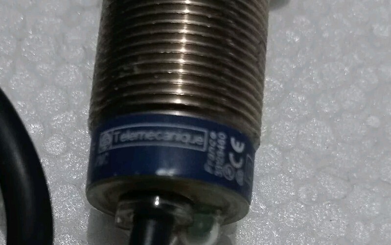 Telemecanique xs1m18mb250 proximity switch Sensor New