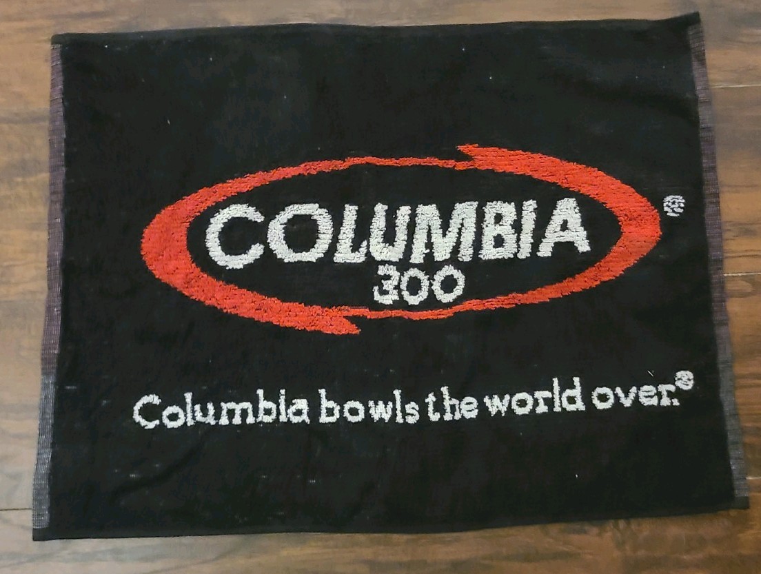 2012 Columbia Kentucky WOVEN BOWLING Bowling Towel Red/White/Black 26.5" x 20.5"