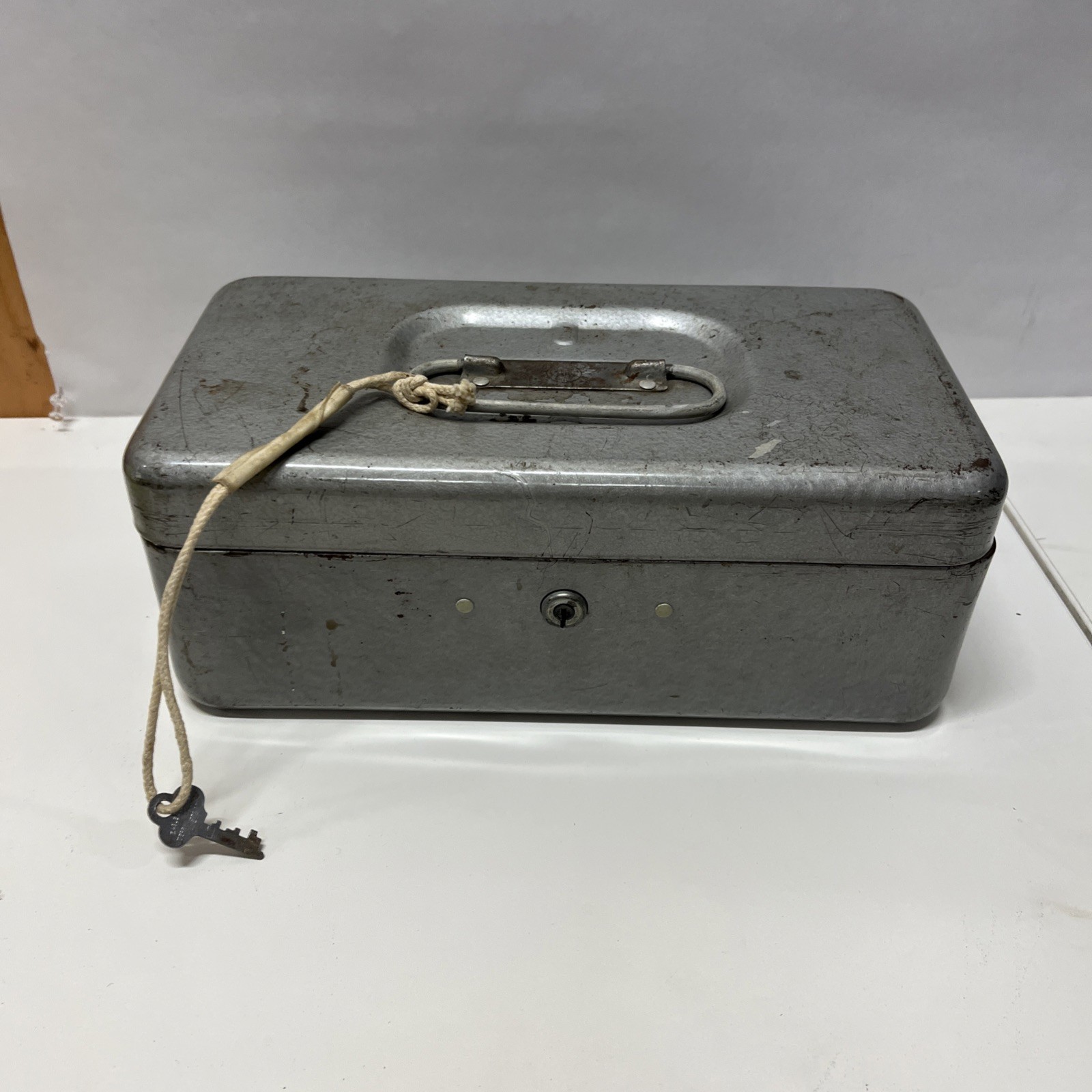 Vintage CCC Products Metal Cash Box Container Storage Safe (W/ Cash Tray & Key)