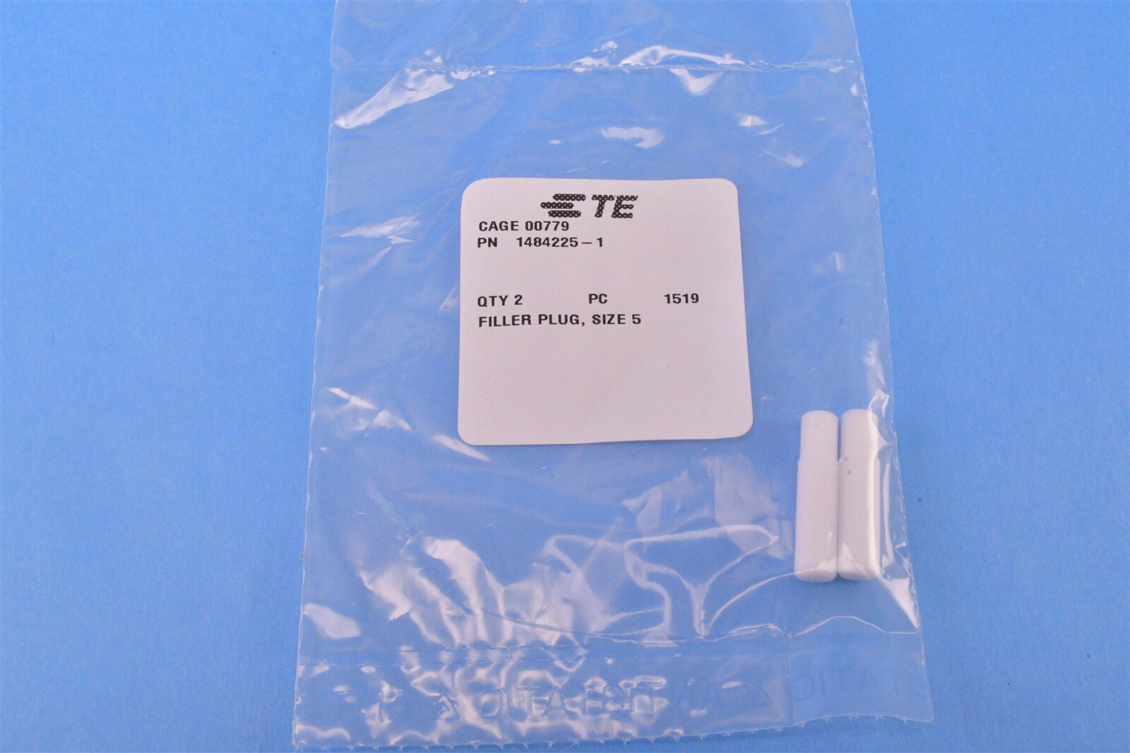 Lot of 2 TE 1484225-1 Rack & Panel Cover Filler Plug Receptacle PTFE -65 -125 °C
