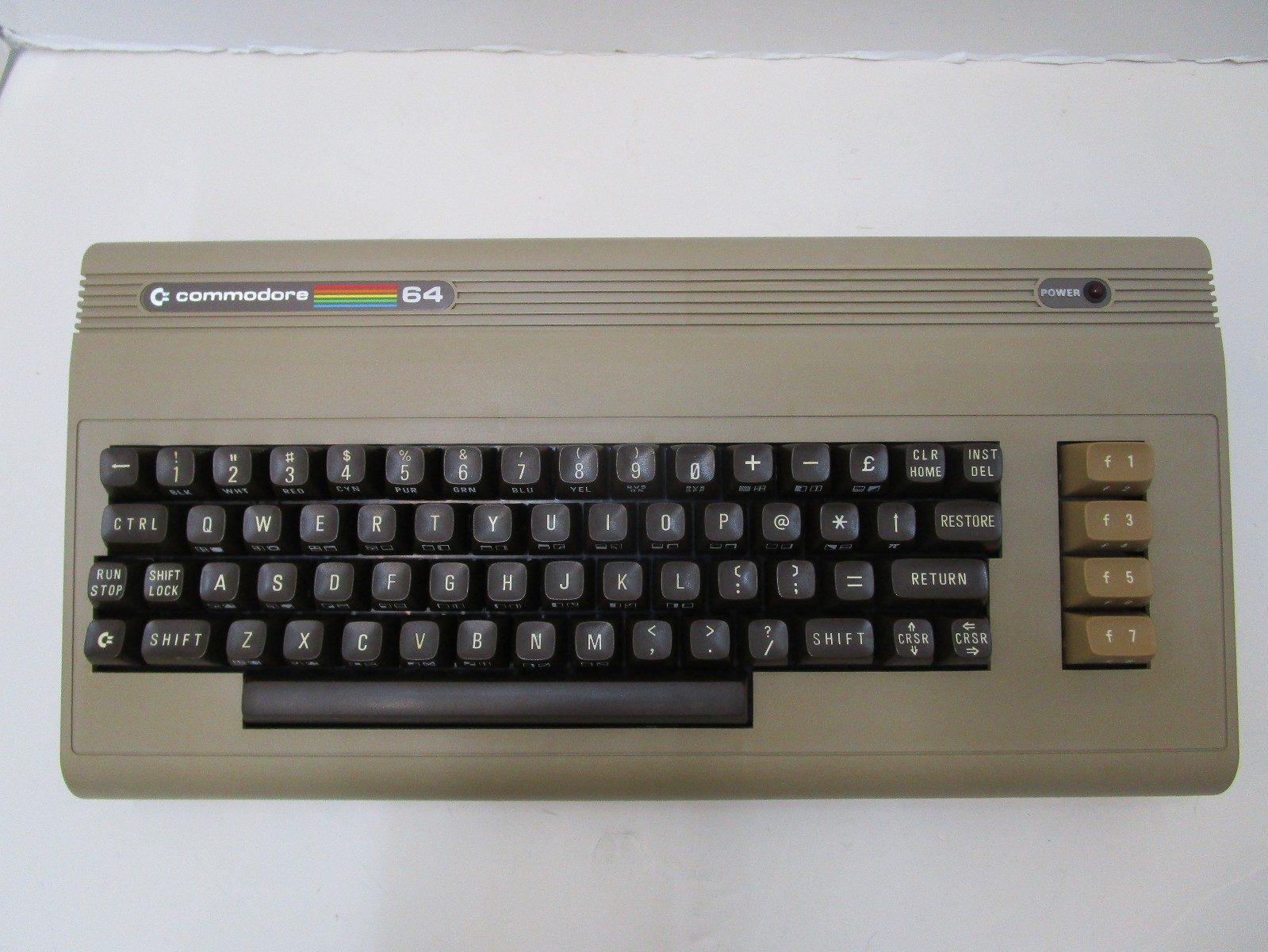 COMMODORE 64 COMPUTER 250407 HEATSINKS C64 TESTED AND WORKING LOT#U93 💻