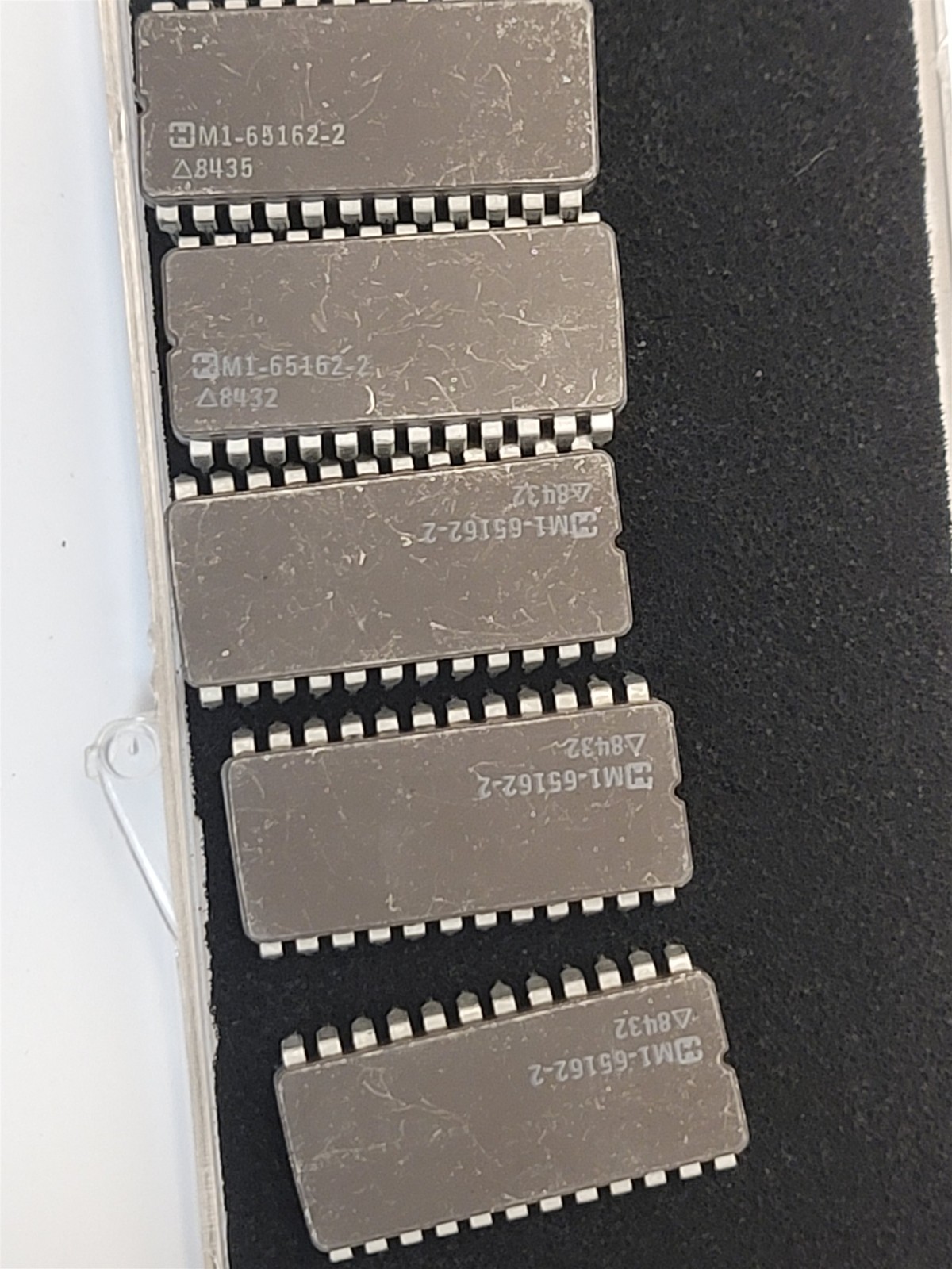 Harris M1-65162-2 IC CDIP24