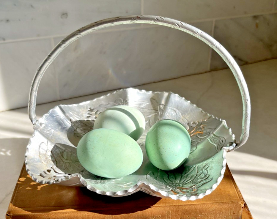 🩶Vintage Aluminum Cutout Basket~Holiday Easter/Christmas Spring Farmhouse Decor