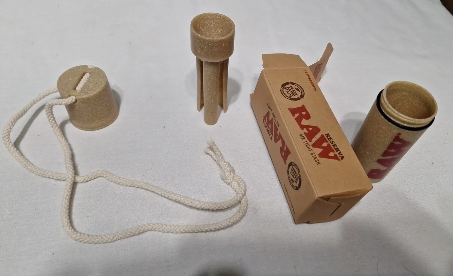 RAW Rolling Papers Reserva 1 1/4 Cone Loader and Wearable Air Tight Storage