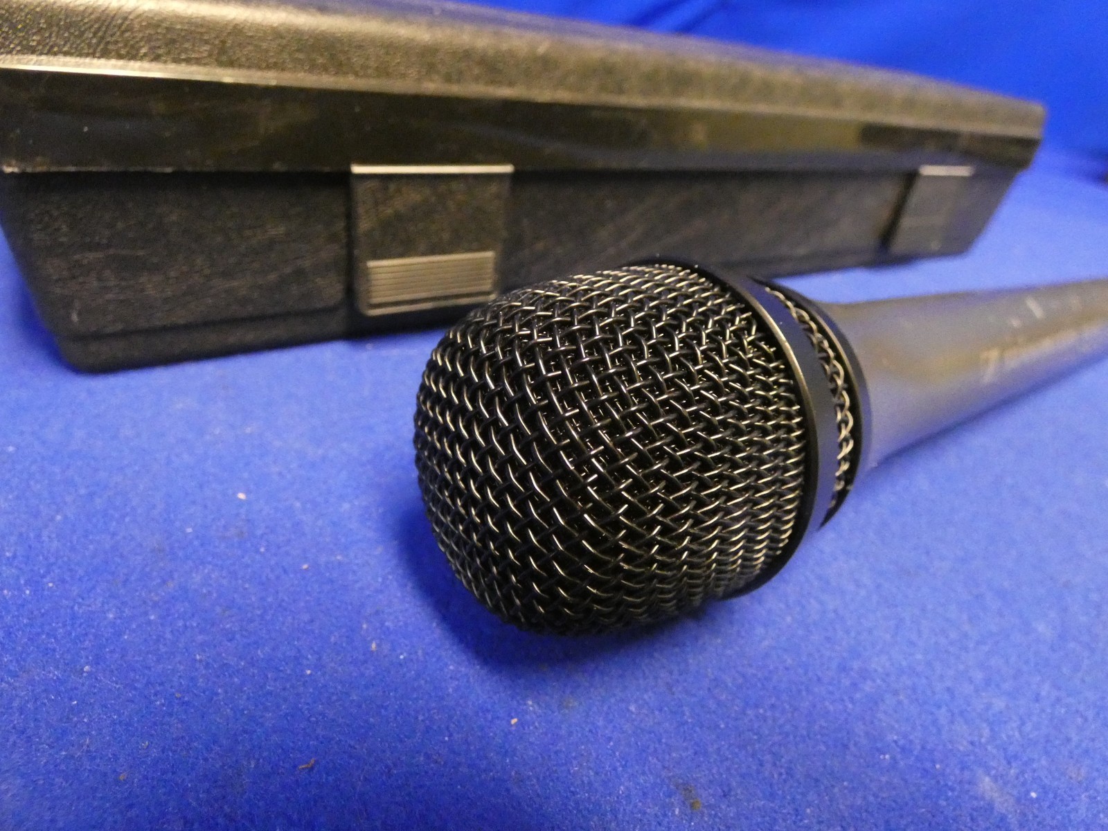 Sennheiser MD 46 Cardioid Dynamic Microphone w/Sennheiser Case