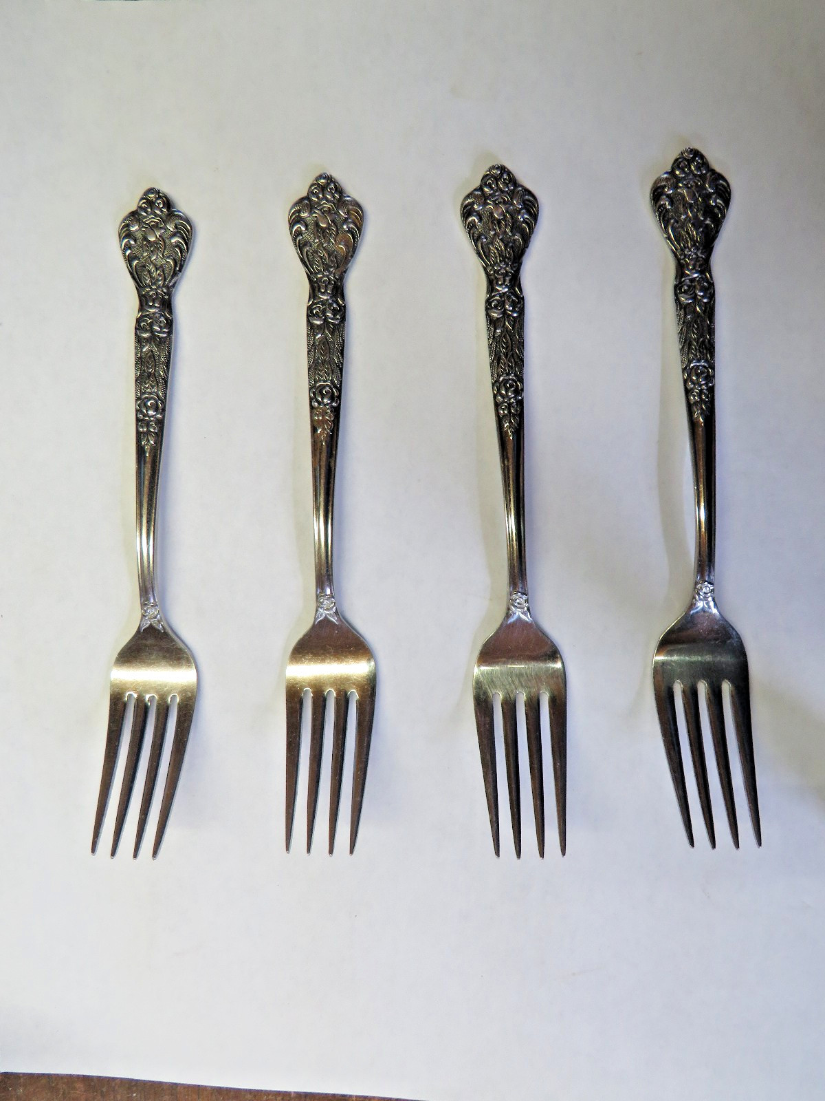 Merchandise Service Stainless Flatware Versailles 4 Salad Forks 6 3/8"