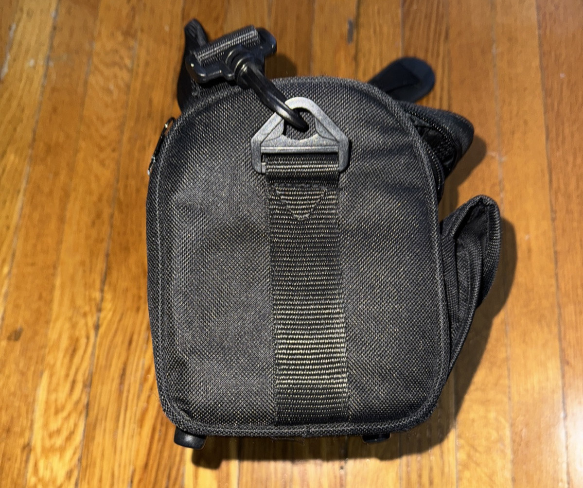 Courier Series Camera Case Size: Medium (5.5" H x 7" W x 5" D)