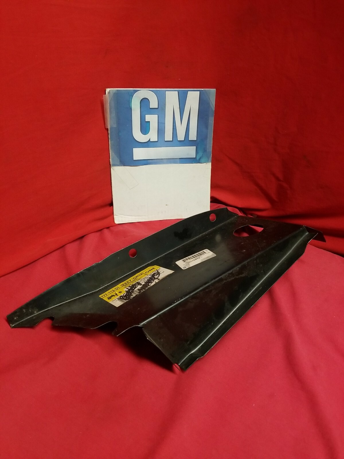 NOS GM 1995-2005 Cavalier Sunfire LH Quarter Panel Filler Panel 22570402