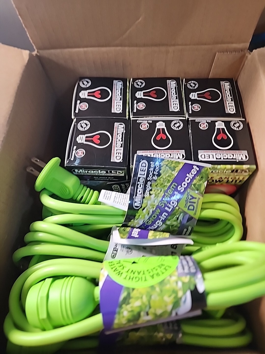 Miracle Indoor Greenhouse Kit 3-Socket 6 pk w/ 18 Full Spectrum Grow LED bulbs