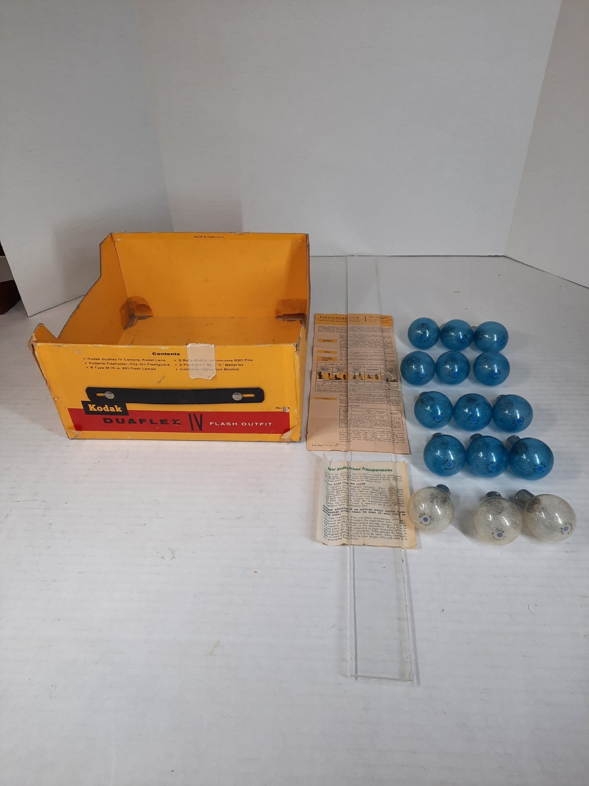 Vintage SYLVANIA P25 Clear /Blue Flash Light Bulb Kodak DuoFlex IV Box Camera