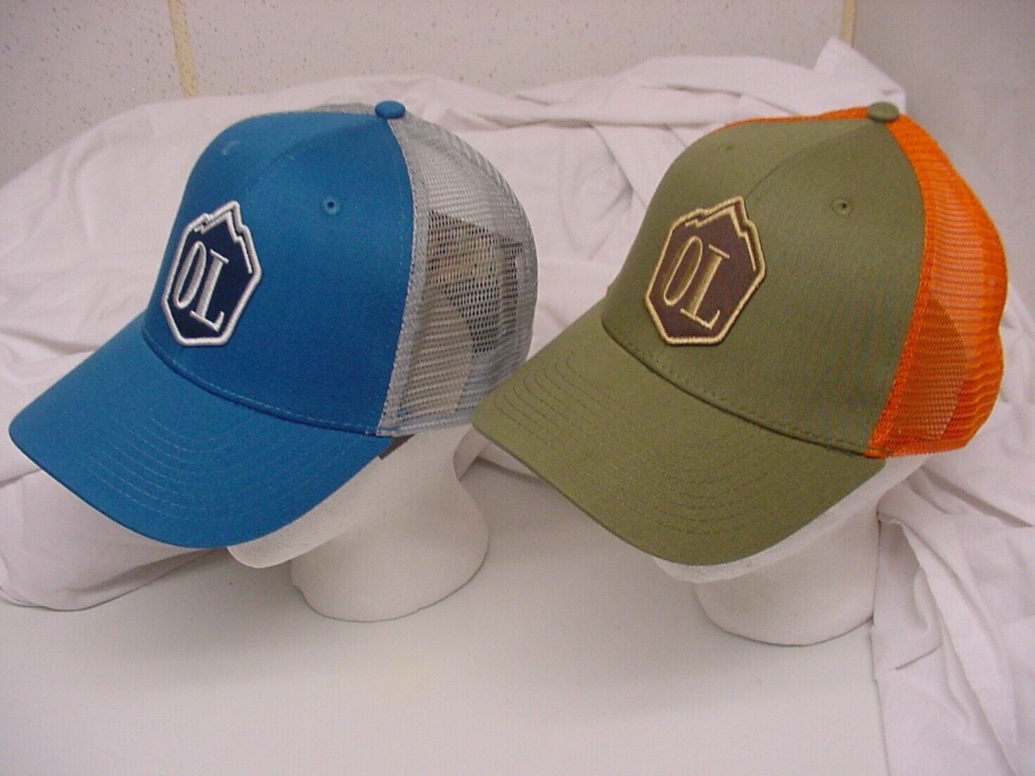 2 COUNT LOT OL OUTDOOR LIFE GUIDELIFE ARMY BLAZE & INDIGO ALUMINUM BLUE HAT LOGO