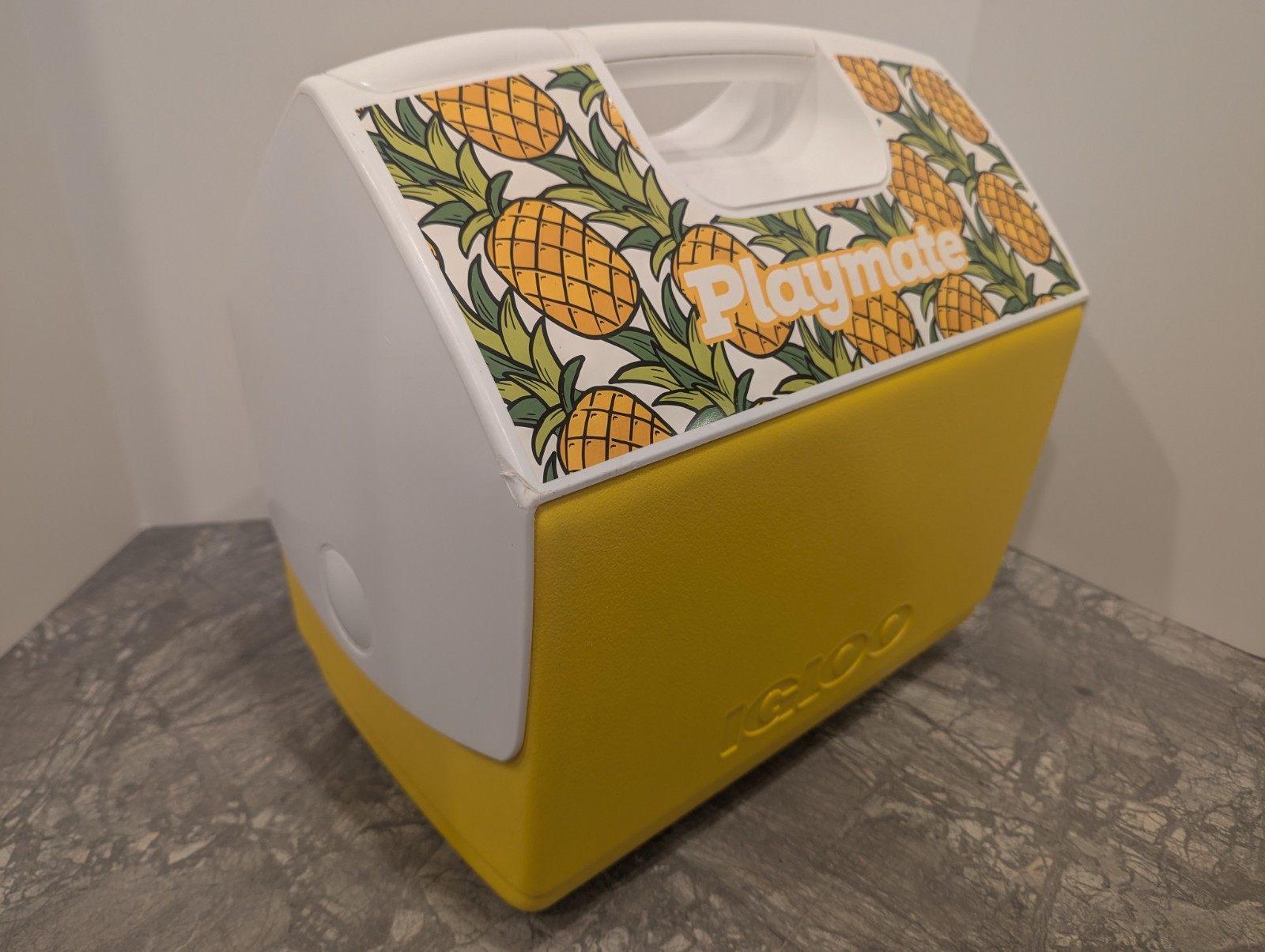 Vintage Igloo Playmate Elite Yellow Pineapple Cooler- MINT