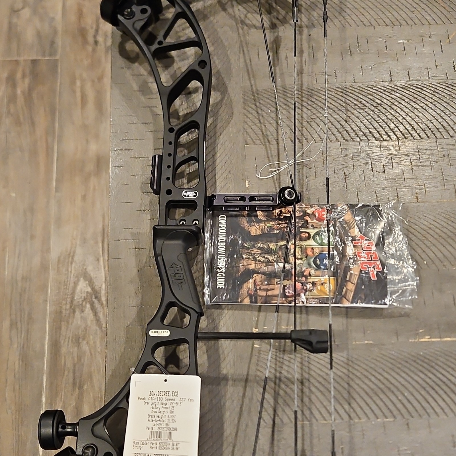 PSE Decree EC2 Right Hand Compound Bow 80 lb 25-30.5in Draw 31.5in Black