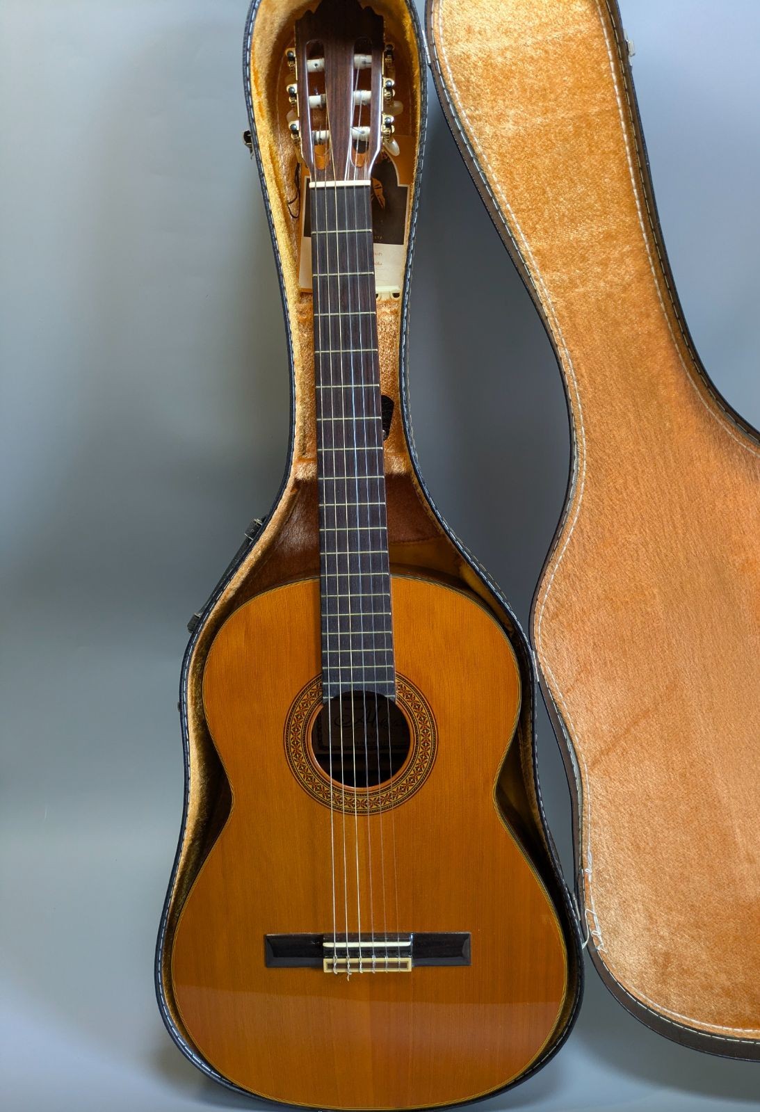 Zen-On Classical Guitar With Hard Case Vintage Japanese Excellent Condition
