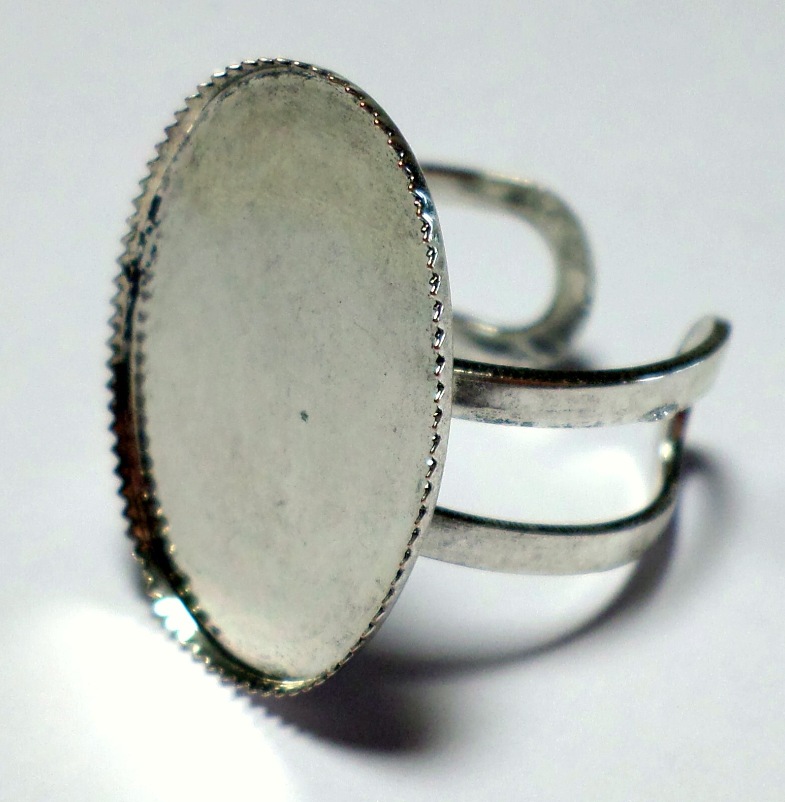 10 of 25x18mm Antique Silver Adjustable Saw Tooth Edge Bezel Ring Settings