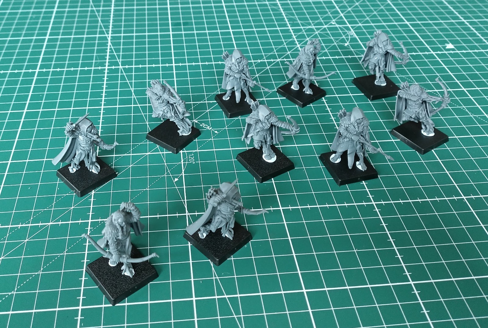 10 x Highlands Miniatures Feral Elves Scouts (bases inc)