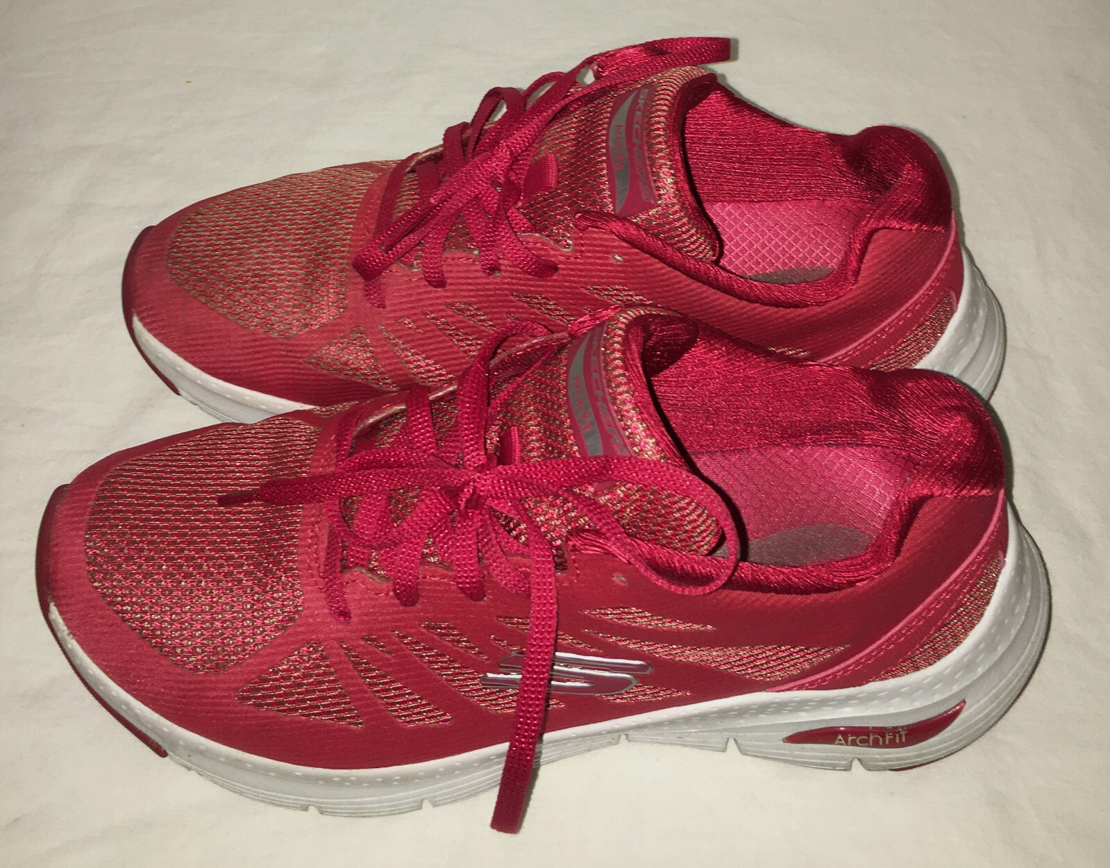 Womens Red SKECHERS Arch Fit Shoes Size 8 Preowned