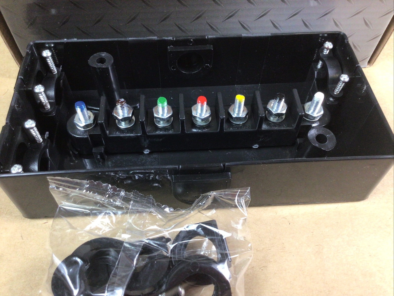 12 Volt Junction Box 7 Studs Weather-Proof for Trailer or Camper NEW 5601101