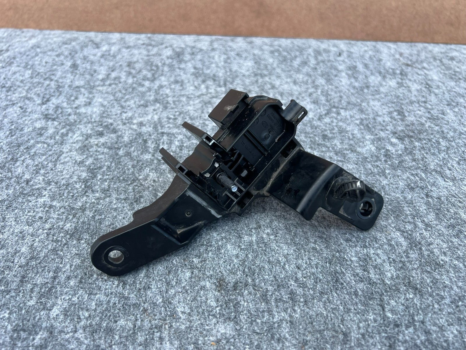 GENESIS GV70 ELECTRIFIED 2023-2026 OEM FUSE BOX JUNCTION BLOCK MOUNTING BRACKET
