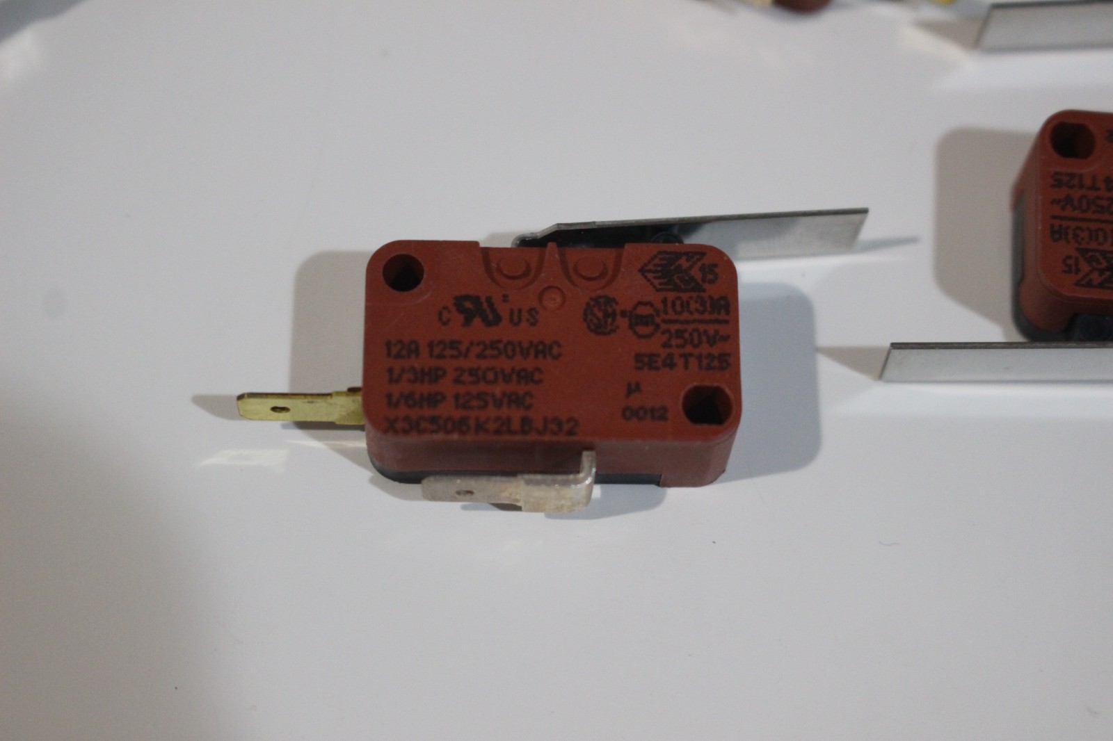 Lot 50 - Burgess Electric Micro Limit Switch X3C506K2LBJ32 12A 125/250VAC - NEW