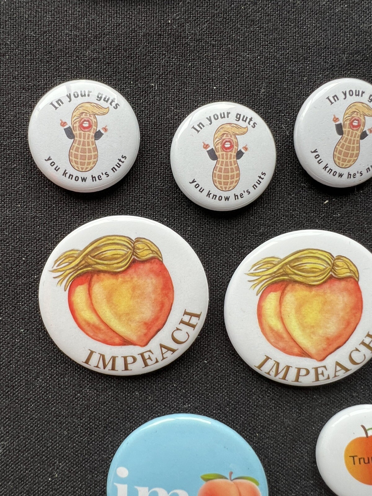 11 Trump pinback buttons