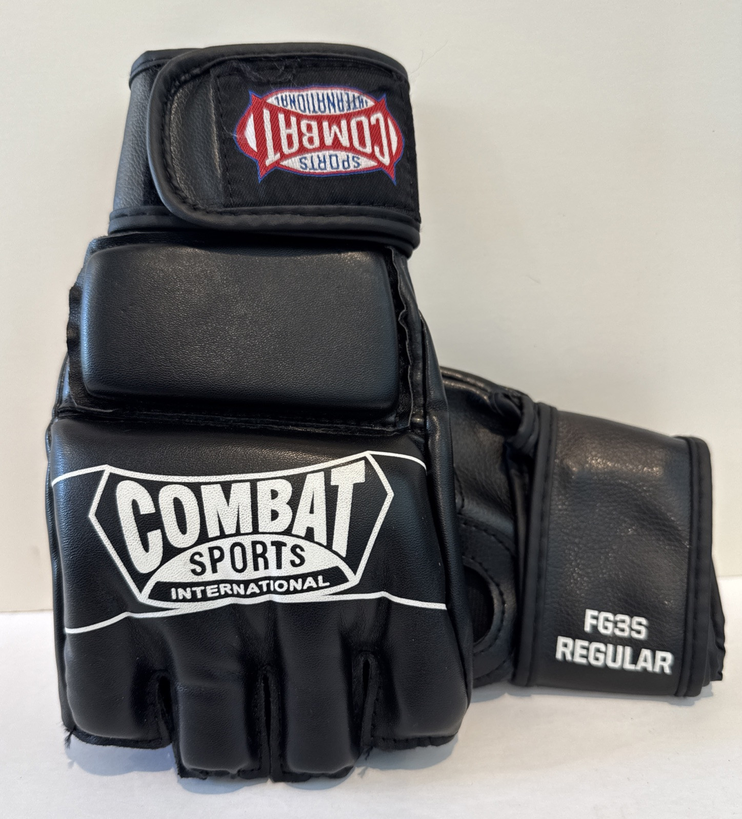 MMA Gloves Sports Pro Style Black Combat Sports International Unisex FG3S Reg
