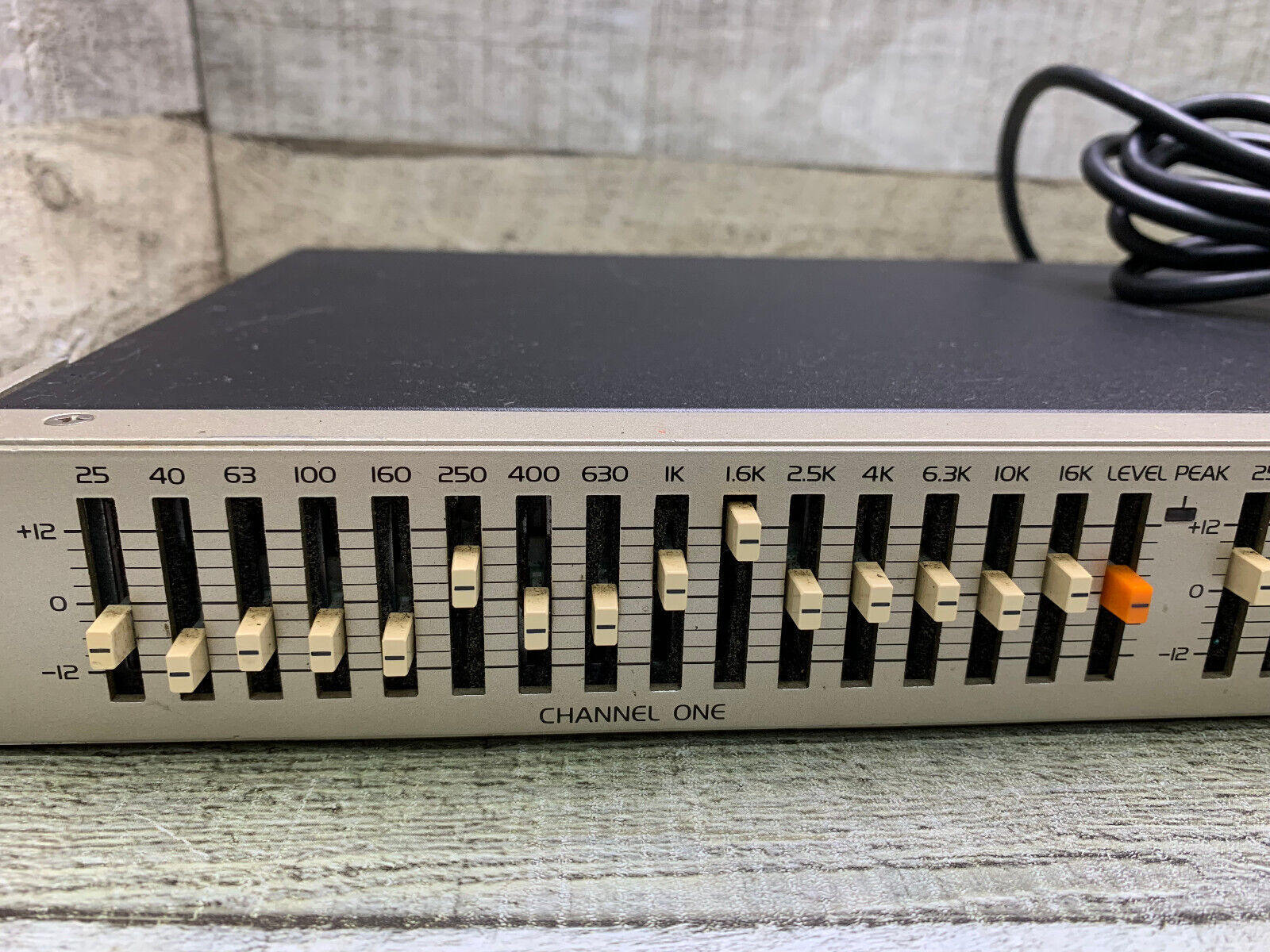 IBANEZ GE1500 VINTAGE RACK MOUNT 2 CHANNEL GRAPHIC EQUALIZER MISSING 2 SLIDERS