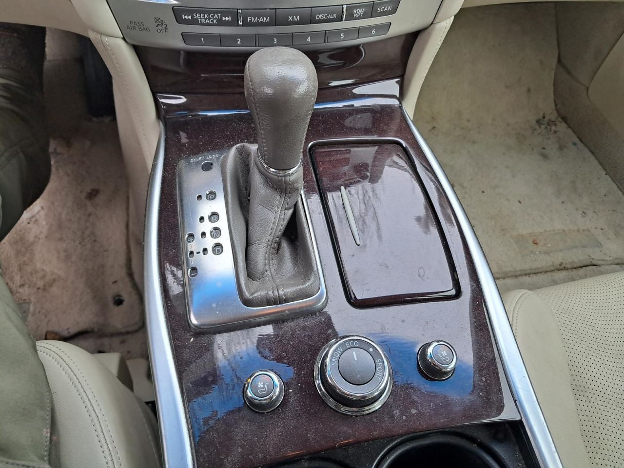 Q70 2015 Glove Box 4954329