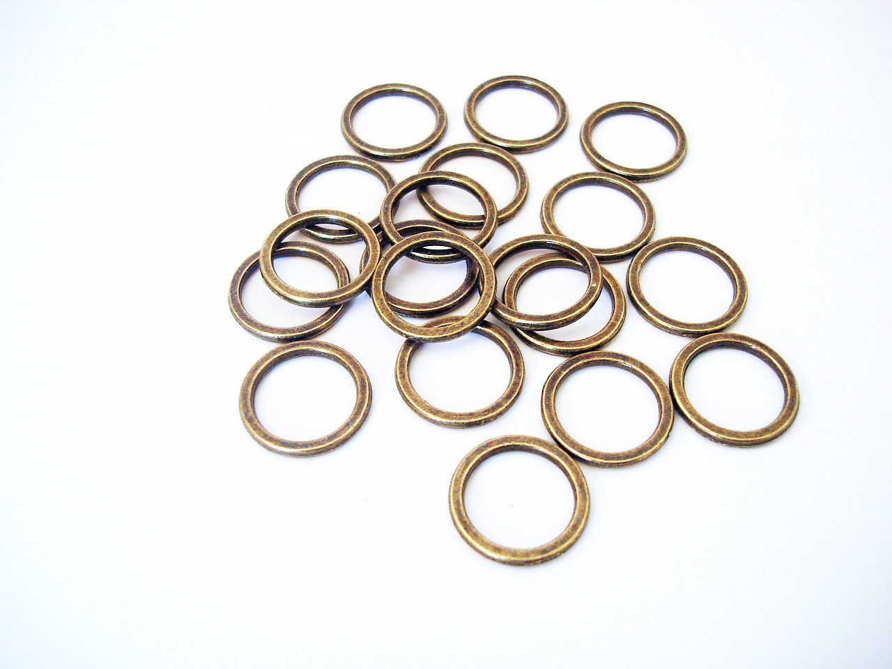 30 pcs of Antique Bronze Zinc alloy rings 15mm, zinc alloy circle links.
