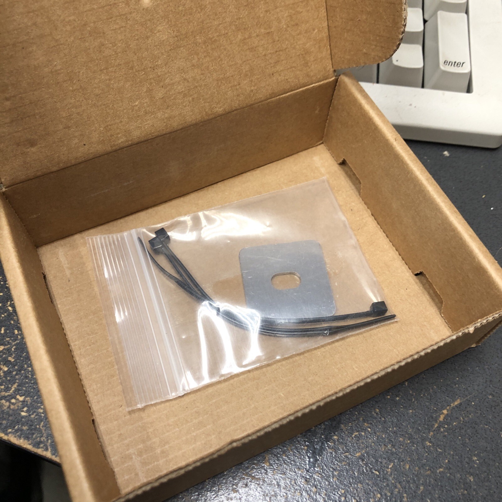 Heckler Design tablet mount metro shelf - New