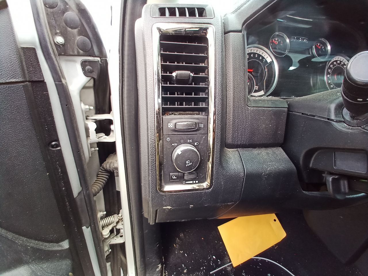 2016 RAM 1500 Air Shutter (12977403