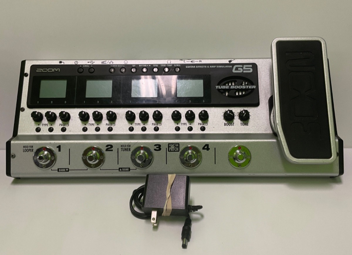 Used Zoom G 5 Guitar Effects & Amp Simulator Pedal W/ Cord