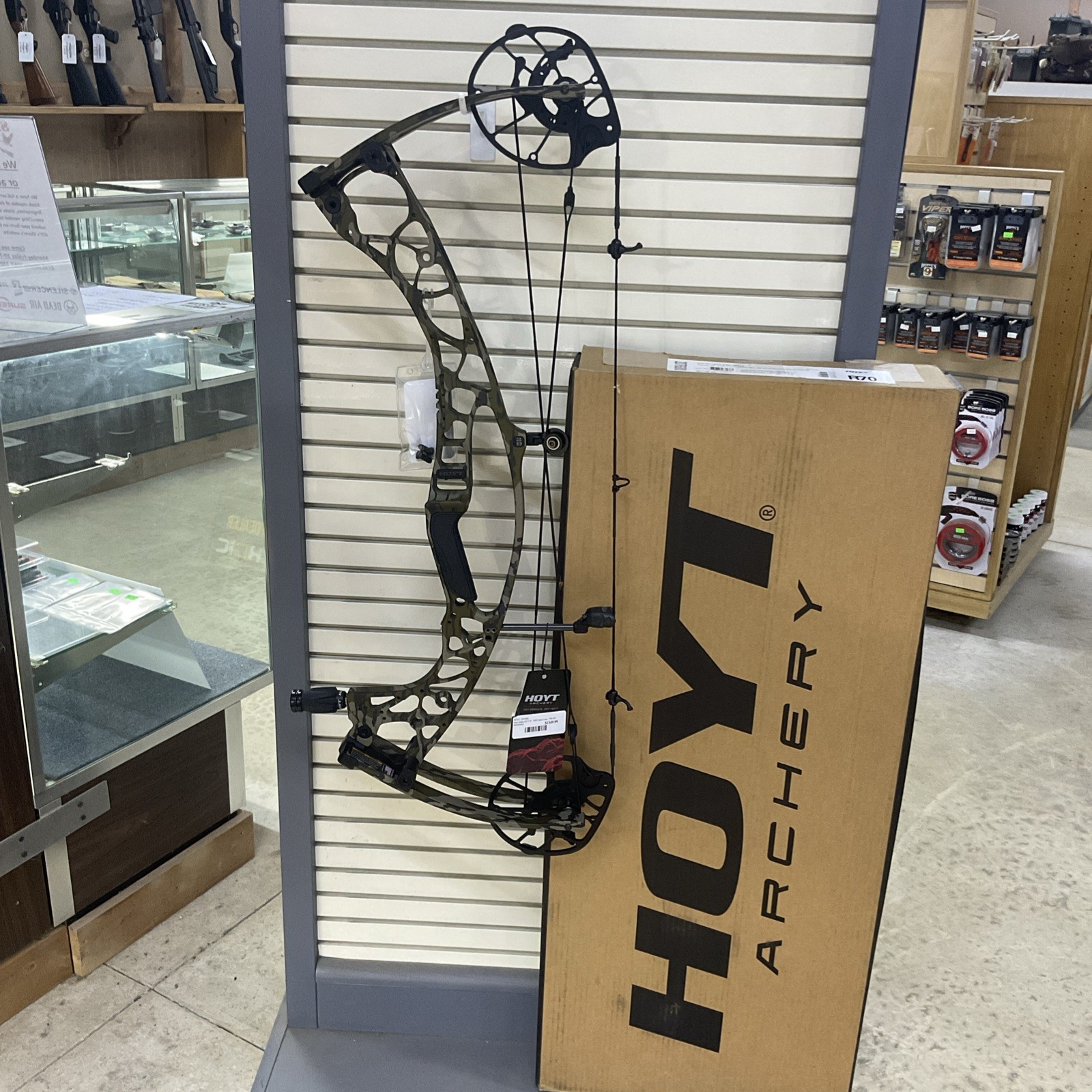 Hoyt Alpha AX-2 HBX Gen4 RH 60-70lb 28.25-29” Compound Bow Mossy Oak Bottomland