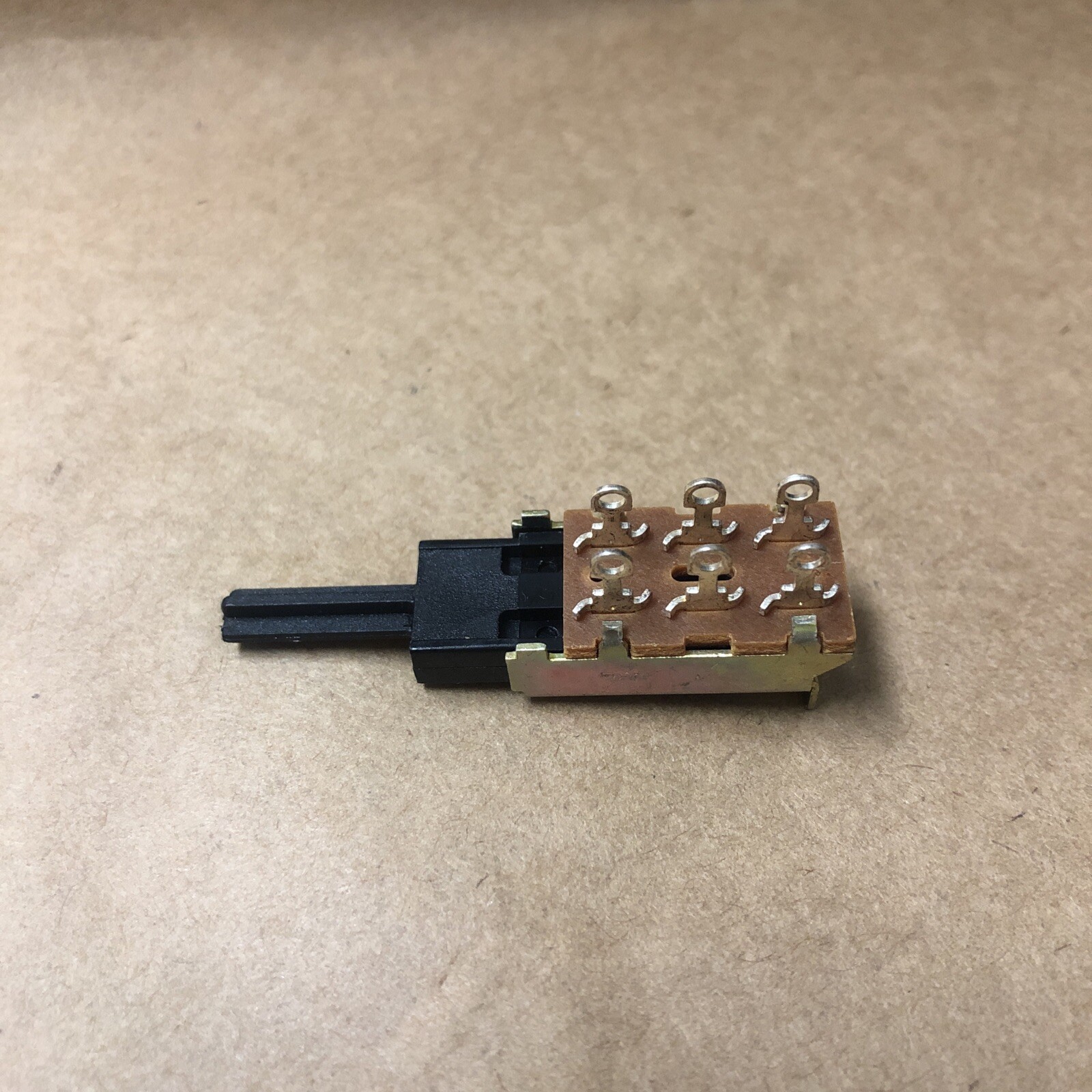 SWITCHCRAFT PART# 80067A10A